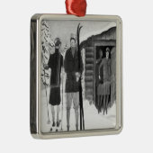 1920年代のおしゃれ女性のスキー旅行BW メタルオーナメント (右)