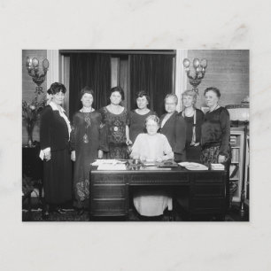 1920年代の女性デスクのグループのヴィンテージのまわりに写真 ポストカード