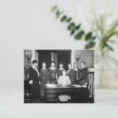 1920年代の女性デスクのグループのヴィンテージのまわりに写真 ポストカード (スタンド正面)
