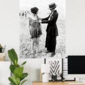 1920年代の女性警官が水着を取り締まる ポスター (ホームオフィス)