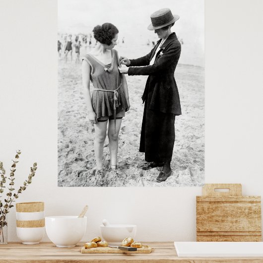 1920年代の女性警官が水着を取り締まる ポスター (キッチン)