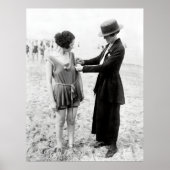 1920年代の女性警官が水着を取り締まる ポスター (正面)