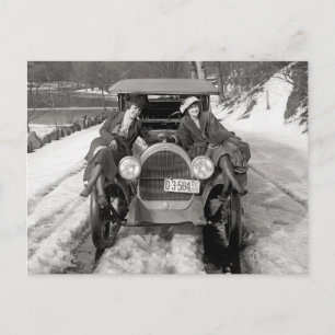 1920年代の自動車に乗る女性たち ポストカード