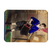 1920年代の若い女性アコーディオンRPPC マグネット (横)