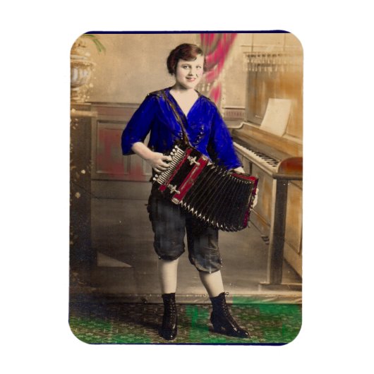 1920年代の若い女性アコーディオンRPPC マグネット (縦)