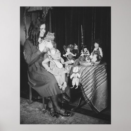 1920年代の若い女性、猫と人形 ポスター (正面)