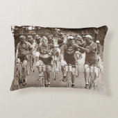 1920年代のTour de Franceの親密なポートレート アクセントクッション (裏面)