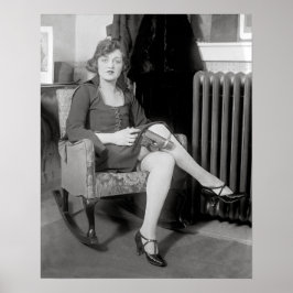 1922年ガーターに隠されたピストル。ヴィンテージ写真 ポスター