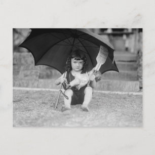 1923年のビーチの小さな女の子 ポストカード