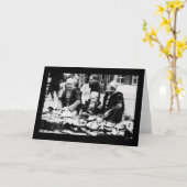 1923年アルバニアでのサンダル売り カード (黄色い花)