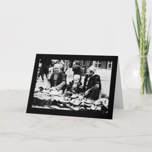 1923年アルバニアでのサンダル売り カード (正面)