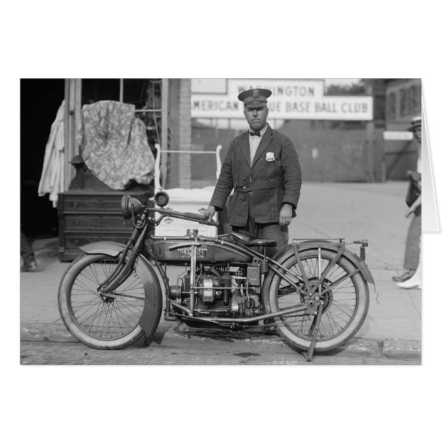 1924年のオートバイ警官 (正面横)