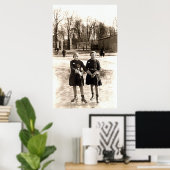 1925ガールフレンズアイススケートで滑る ポスター (ホームオフィス)