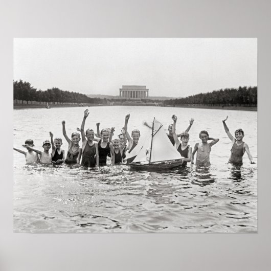 1926年の少年たちの水泳。ヴィンテージ写真 ポスター (正面)