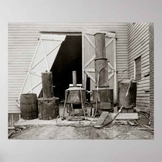 1926年、まだ警察に押収されたムーンシャイン。ヴィンテージ ポスター (正面)