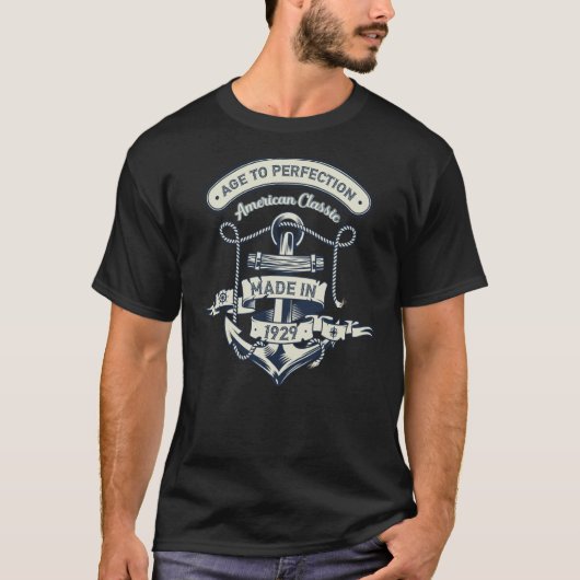 1929年に作られたアメリカクラシック人の年齢から完成度まで Tシャツ (正面)