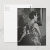 1930年の美しい女性が写真撮影のためにポーズをとる ポストカード (正面/裏面)