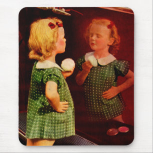 1930年代の小さな女の子が鏡 マウスパッド