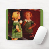 1930年代の小さな女の子が鏡 マウスパッド (マウス)