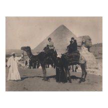 1930 Flapper女の子オンラクダEgypt Pyramidsプリント
