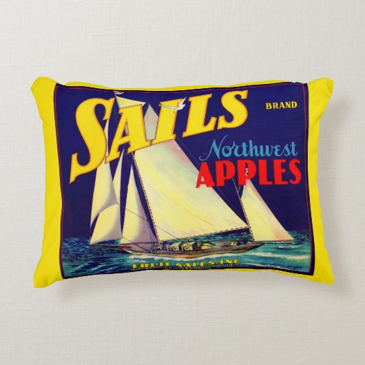 1930sセイルズノースウェストアップルクラートラベルプリント アクセントクッション (正面)