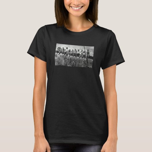 1930s New York Sky Scraper Builders Having Lunch o Tシャツ (正面)