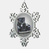 1931年のシボレー スノーフレークピューターオーナメント (右)