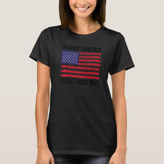1932年から90番目の誕生日が素晴らしアメリカを創る Tシャツ (正面)