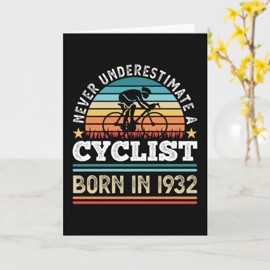 1932生まれ年のサイクリスト90誕生日ギフトサイクリング カード (黄色い花)