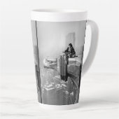 1935 MARGARET BOURKE NEW YORK CITYヴィンテージ写真 カフェラテマグ (右アングル)