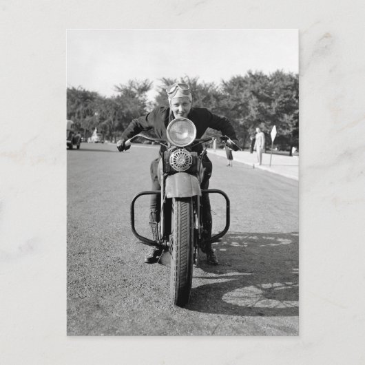 1937年のオートバイに乗る女性 ポストカード (正面)