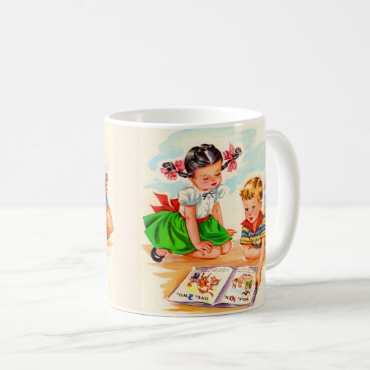 1940年代かわいい女の子と男の子と写真の本 コーヒーマグカップ (正面右)