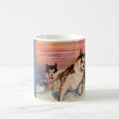 1940年代のシベリアのハスキー犬たちが自分のことをやっていた コーヒーマグカップ (中央)