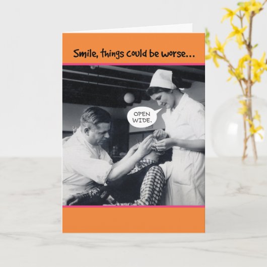 1940年代の歯医者の事は40歳の誕生日より悪くなるかもしれない カード (黄色い花)