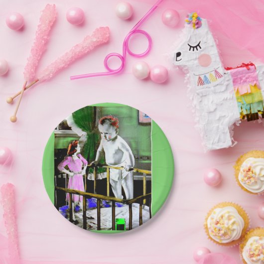 1940年代の母親と彼女の巨大なベビー ペーパープレート (パーティー)