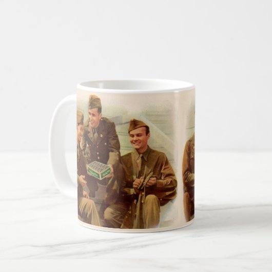 1940年代の第二次世界大戦では、兵士を自宅でキャンディを使って コーヒーマグカップ (正面左)