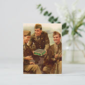 1940年代の第二次世界大戦で兵士は家からキャンディを持って兵士を広告した ポストカード (スタンド正面)