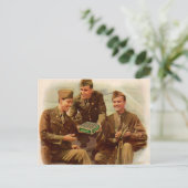 1940年代の第二次世界大戦で兵士は家からキャンディを持って兵士を広告した ポストカード (スタンド正面)