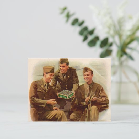 1940年代の第二次世界大戦で兵士は家からキャンディを持って兵士を広告した ポストカード (スタンド正面)