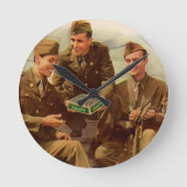1940年代の第二次世界大戦で兵士は家からキャンディを持って兵士を広告した ラウンド壁時計 (正面)