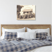 1940年代の「バイクもしくは自転車に乗る人のチャックワゴン」の写真アート キャンバスプリント (インサイチュ (寝室))