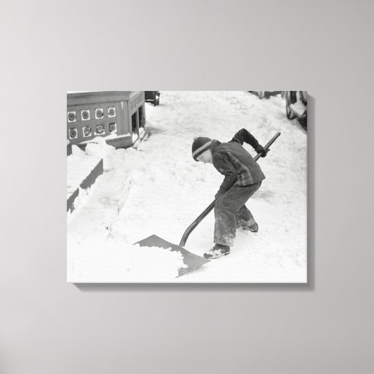 1940年 雪かきをする少年 キャンバスプリント (正面)