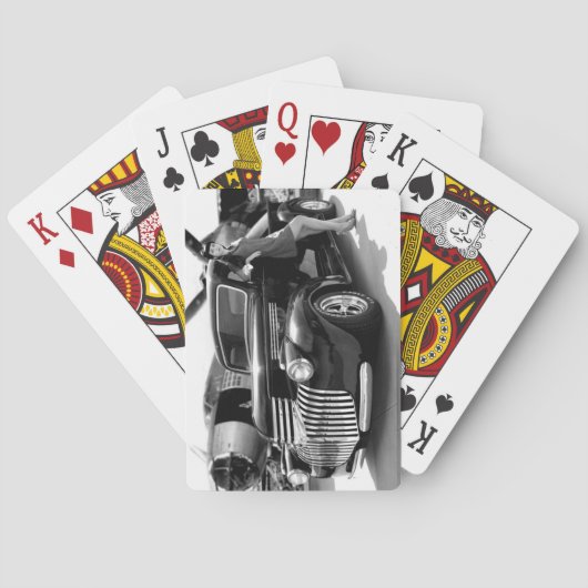 1941年のChevyは女の子の上の小型トラックPinを改造しました トランプ (裏面)