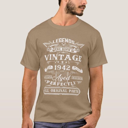 1942年生まれのレジェンドのための80歳の誕生日ギフト 80歳 Tシャツ (正面)