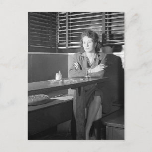 1943年、バーにいるひとりの女の子 ポストカード