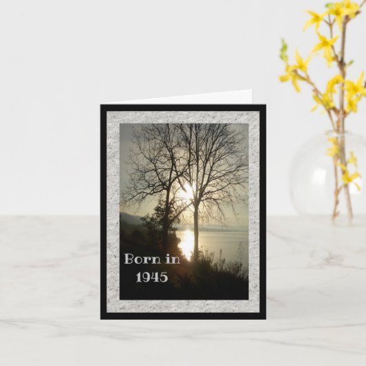 1945生まれ年の誕生日おもしろい事実グリーティングカード カード (黄色い花)
