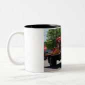 1946年のシボレーのトラックのマグ ツートーンマグカップ (左)