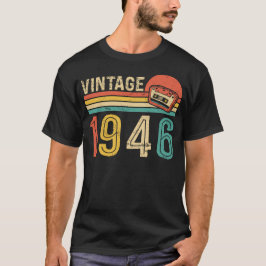 1946年の誕生日音楽カセットテープ 誕生日おめでとう Tシャツ