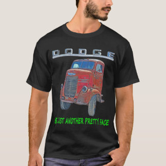 1946 DODGE COEトラックJUNKYARDクラシックビッグニート Tシャツ