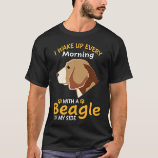 194 私のそばにいるビーグル犬 Tシャツ